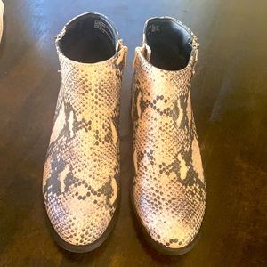 Women's TIME AND TRU SIZE 8.5 Wide Width Snake Boot Bootie Memory Foam